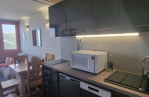 Aime Apartment | 10m from resort center, view mountain, balcony, tv, ski locker, 26m², La Plagne