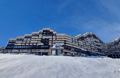 Aime Apartment | 10m from resort center, view mountain, balcony, tv, ski locker, 26m², La Plagne