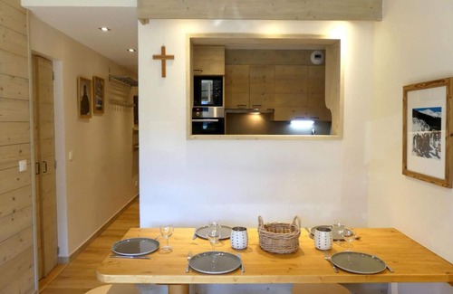 Meribel-Mottaret Apartment | 10m from ski slopes, 1st floor, view ski slopes, balcony, ski locker, 40m², Méribel-Mottaret