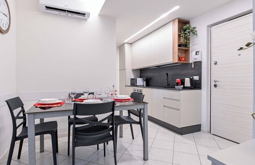 Seriate Apartment | [10min BGY Airport] Bilo Chic: garage + A/C