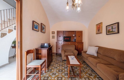 Tresnuraghes House | [10min From Bosa Marina] With Garden and Parking