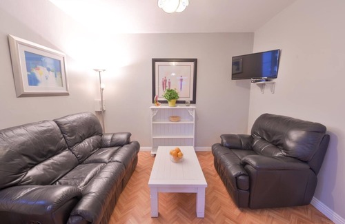 Lahinch Apartment | 10minDriveCliffsOfMoher-Cozy2Br-Parking-WiFi