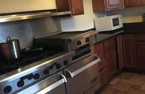 Highline Apartment | 10minutes Downtown Seattle and SeaTac Airport