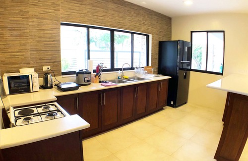 Mandaue House | 10PAX : 4Bedrooms w/a private POOL : BIG HOUSE