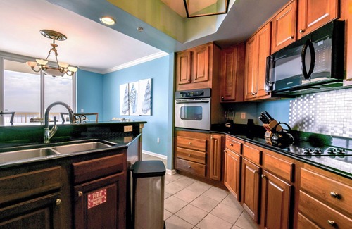 Destin Condo | 10th Floor Beachfront Condo in the Heart of Destin w/Breathtaking Views