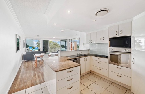 Maroochydore Apartment | 11/21 The Esplanade - River Views, Cotton Tree