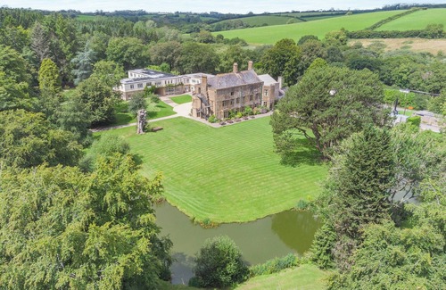 Beaminster Cottage | 11 bedroom accommodation in Hooke, near Beaminster