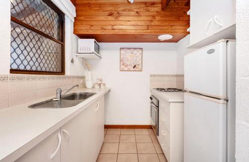 Cottesloe Apartment | 11 Cottesloe - Steps From Beach - Sleeps 3