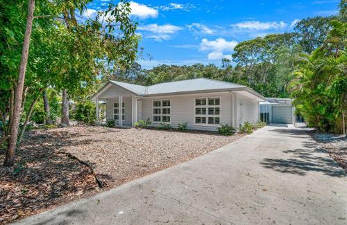 Rainbow Beach House | 11 Esprit Drive - Rainbow Shores. Swimming Pool - Wifi - Walk to beach