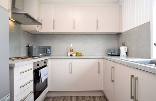 Kilmun Cottage | 11 Gorsecroft - a lodge that sleeps 6 guests in 3 bedrooms