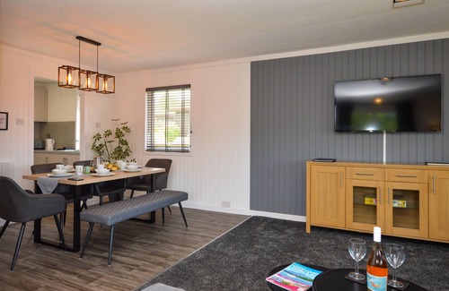 Kilmun Cottage | 11 Gorsecroft - a lodge that sleeps 6 guests in 3 bedrooms