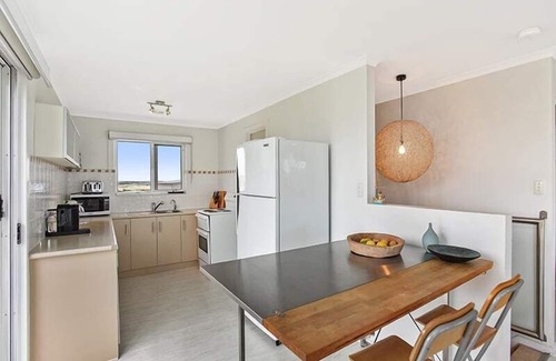 Middleton House | 11 Hero Ave - Spacious Family Home, with spectacular ocean and hillside views, r