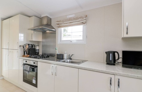 Cove Cottage | 11 MANSION VIEW, pet friendly, with a garden in Kilcreggan