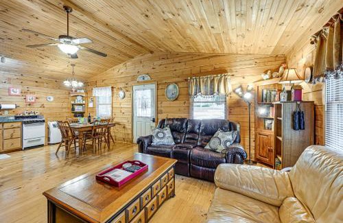 Franklin House | 11 Mi to Dtwn Franklin Cabin with Porch!