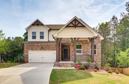Ben Hill House | 11 Mi to Dtwn Luxe Atlanta Retreat with Deck and Yard