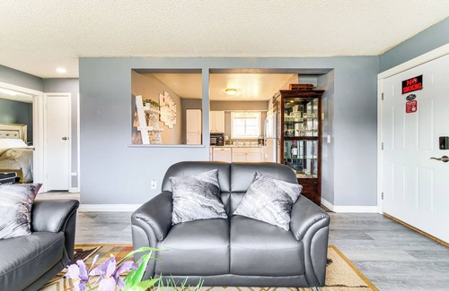 Fairview Apartment | 11 Mi to Kincaid Park: Convenient + Cozy Apt!