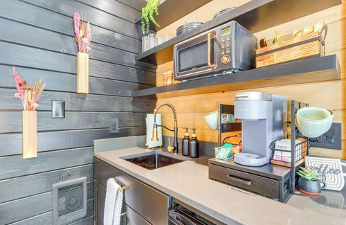 Athol Apartment | 11 Mi to Lake Pend Oreille: Wooded Cabin Escape!
