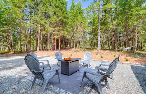 Athol Apartment | 11 Mi to Lake Pend Oreille Wooded Cabin Escape!