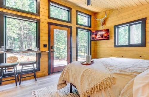 Athol Apartment | 11 Mi to Lake Pend Oreille Wooded Cabin Escape!