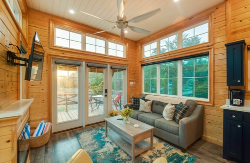 Whitney Cabin | ~ 11 Mi to Lake Whitney: Tree-Lined Cabin w/Deck