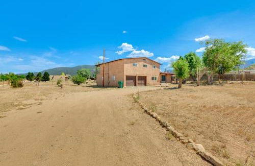 Arroyo Seco House | 11 Mi to Skiing Valdez Home with Mtn Views!