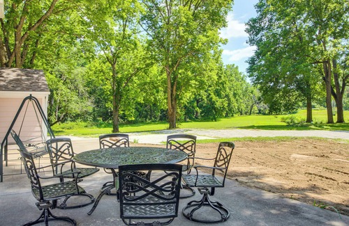 Holt Cottage | 11 Mi to Smithville Lake: Private Home Near Winery