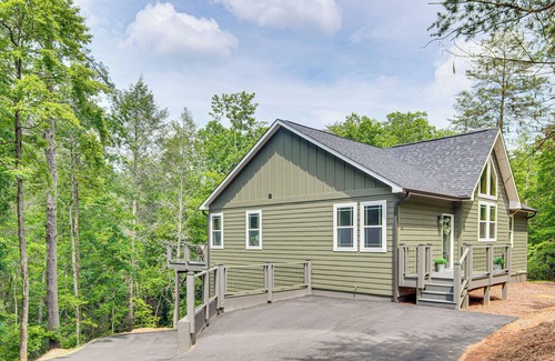 Mill Spring Cottage | 11 Mi to State Park: Home w/Dock in Mill Spring!