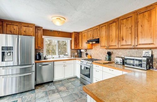 Roxbury House | 11 Mi to Sugarbush: Eclectic Ski House w/Hot Tub!