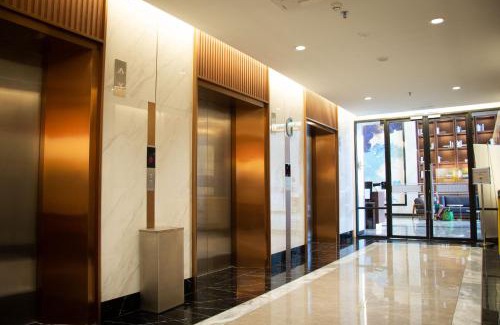 Sungai Penchala Apartment | 11 Mossaz skypool 5mins to 1U and Ikea atEmpire City by Light House