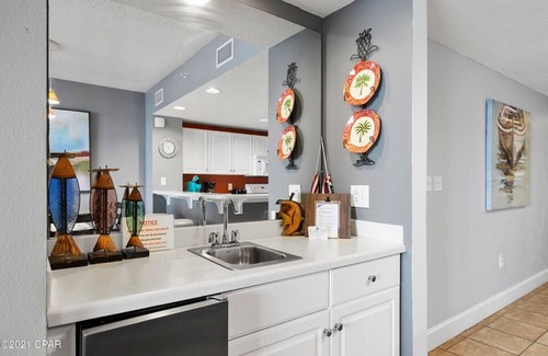 Long Beach Condo | 110+ 5Star Reviews 25% off Luxury Beach Chair included - Ocean Front Sleeps 8-10