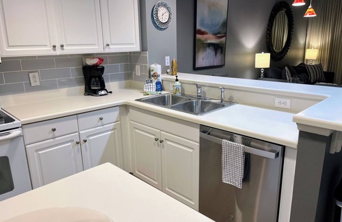 Long Beach Condo | 110+ 5Star Reviews 25% off Luxury Beach Chair included - Ocean Front Sleeps 8-10