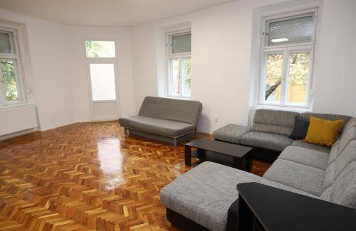 Szeged Apartment | 110 m² Apartment ∙ 2 bedrooms ∙ 8 guests