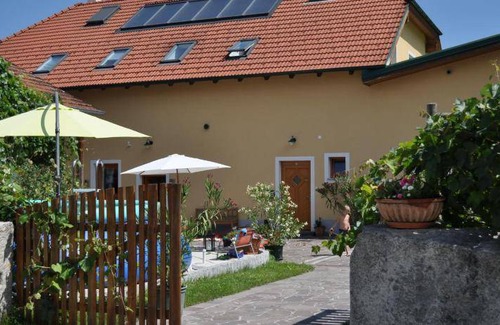 Mautern an der Donau Apartment | 110 m² Apartment ∙ 2 bedrooms ∙ 6 guests