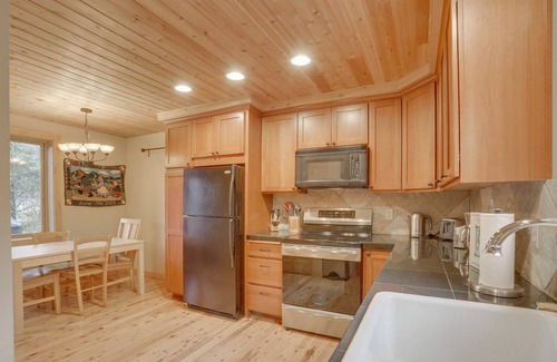Rhododendron Cabin | 110 m² Cabin ∙ 2 bedrooms ∙ 4 guests