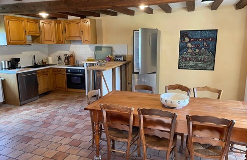 Moulins-le-Carbonnel Cottage | 110 m² Cabin ∙ 3 bedrooms ∙ 6 guests