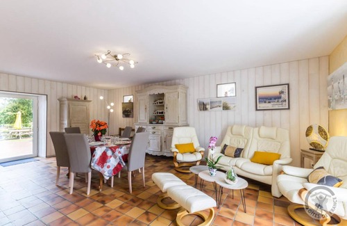 Dragey-Ronthon House | 110 m² Gîte ∙ 3 bedrooms ∙ 6 guests