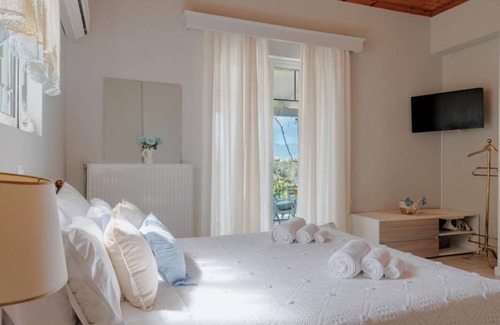 Kalamaki House | 110 m² House ∙ 3 bedrooms ∙ 7 guests