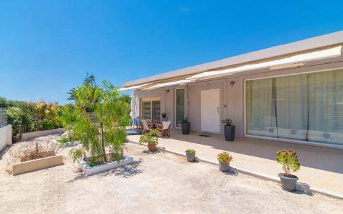 Kalamaki House | 110 m² House ∙ 3 bedrooms ∙ 6 guests