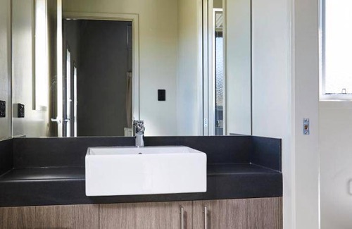 Broadwater Apartment | 110 m² Serviced apartment ∙ 3 bedrooms ∙ 6 guests