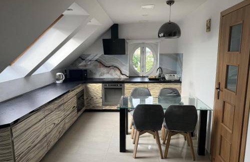 Dzierzoniow Apartment | 110 m² Serviced apartment ∙ 3 bedrooms ∙ 10 guests