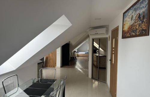 Dzierzoniow Apartment | 110 m² Serviced apartment ∙ 3 bedrooms ∙ 10 guests