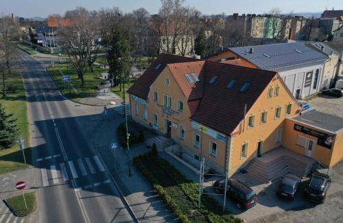 Dzierzoniow Apartment | 110 m² Serviced apartment ∙ 3 bedrooms ∙ 10 guests