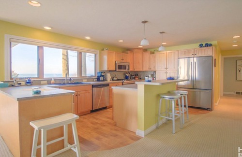 Muskegon House | 110 ' OF BEAUTIFUL LAKE MICHIGAN SHORELINE