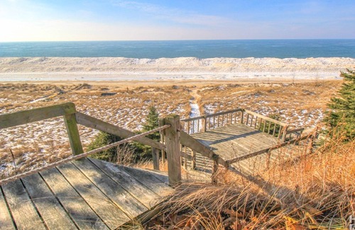 Muskegon House | 110 ' OF BEAUTIFUL LAKE MICHIGAN SHORELINE