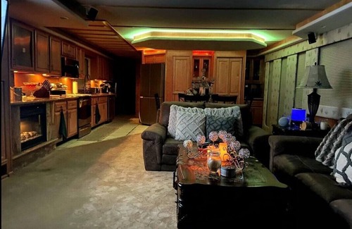 Peoria Boat Rental | 110’ Stardust House boat - Super Bowl rental