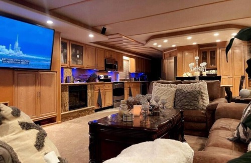 Peoria Boat Rental | 110’ Stardust House boat - Super Bowl rental