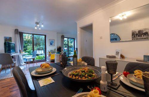 Headingley House | 1100 m² House ∙ 3 bedrooms ∙ 8 guests