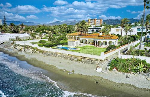 Urbanizacion Marbessa Villa | 1100 Marbella Beachfront first line