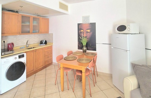Bat Yam Apartment | 1107 Luxurious apartment with balcony and sea view.