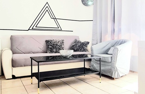 Bat Yam Apartment | 1107 Luxurious apartment with balcony and sea view.